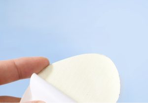 Shell-shaped anti-wear heel pad features 1