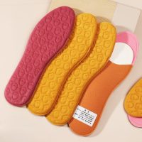 Mother-and-child constant temperature heating insoles show Mother-and-child constant temperature heating insoles show